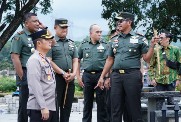 Dampingi Dan Pussenif, Letjen TNI Iwan Setiwan, Kapolresta Bandung Tinjau Lokasi Patung Jenderal Sudirman