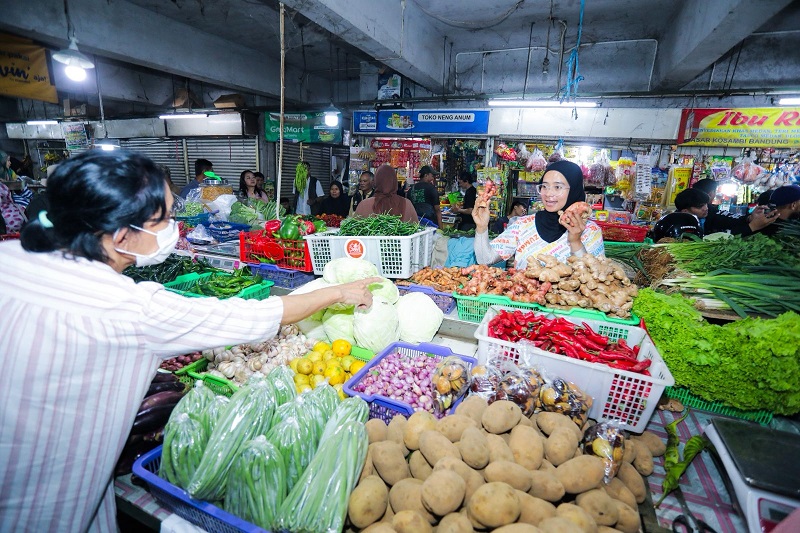 Harga Plastik Melonjak 4 Kali Lipat, Farhan Tawarkan Hal Ini